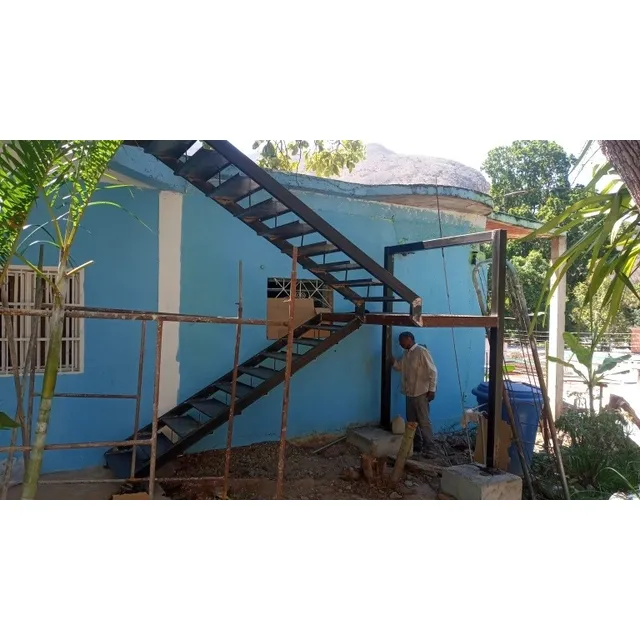 Escaleras Metálica De Lamina Estriada Y Tubos Estructurales 