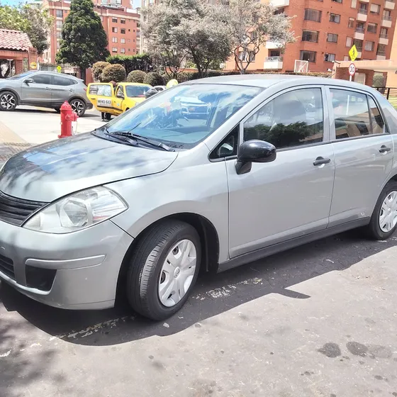 Nissan Tiida 2012 Nissan Tiida 2012 1.8 At
