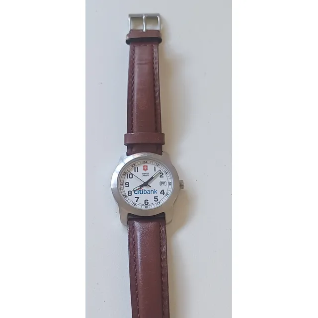 Reloj Usado  Swiss Army Victorinox. Fechador. Malla Cuero Marrón Claro Plateado Blanco