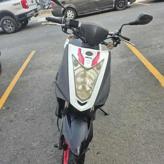 Moto Agility Naked 125