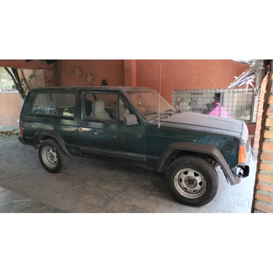Jeep Cherokee Sport 4x2 Mt