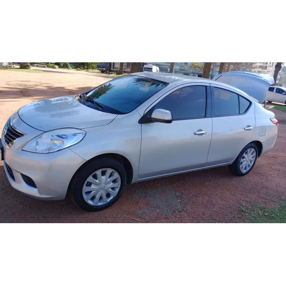 Nissan Versa 1.6 Exclusive At Sedán