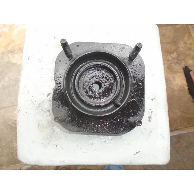 Vendo Base De Amartiguador Delantero De Mazda 626 Año 1994