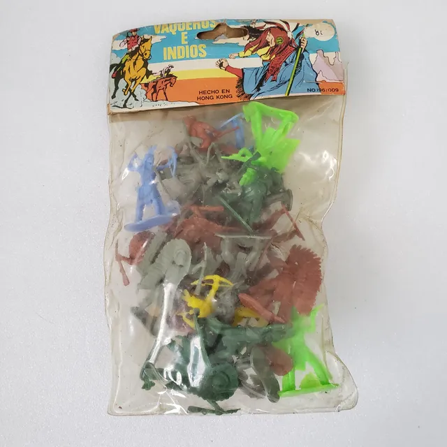 Empaque De Indios Y Vaqueros, Vintage De Coleccion Hong Kong