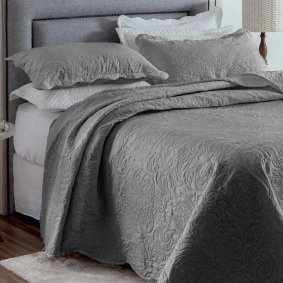 Kit Cubrecama Classic 3 Piezas 2 1/2 Plazas + Funda Almohada Color Gris Liso
