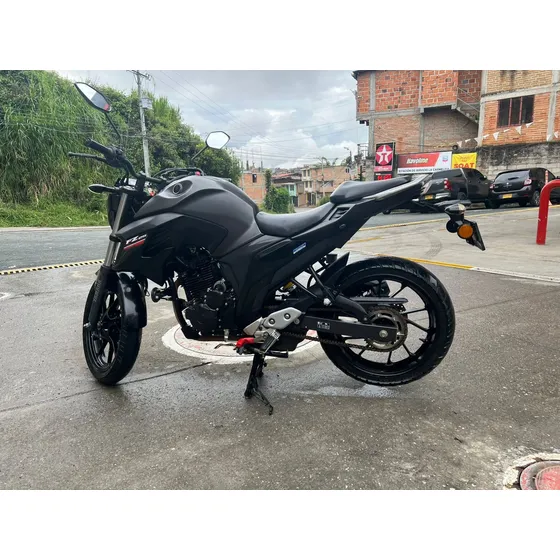 Moto Yamaha Deportiva Fz 250 Color Negro Mate