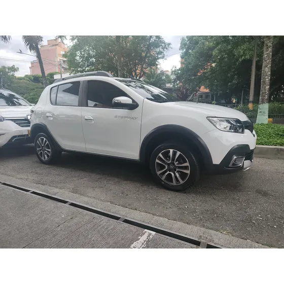 Renault Stepway 1.6 Intense Automática