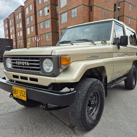Toyota Land Cruiser 1993 4.0 Fj70