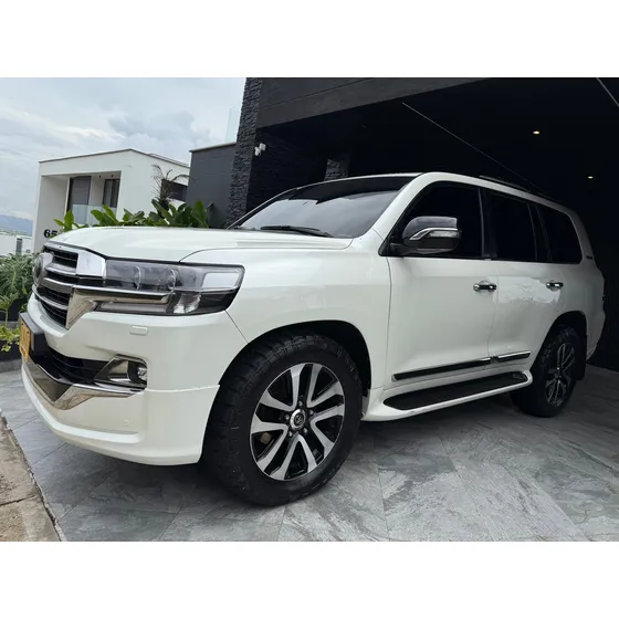 Toyota Land Cruiser 4.5 Executive Longe Sahara Lc200