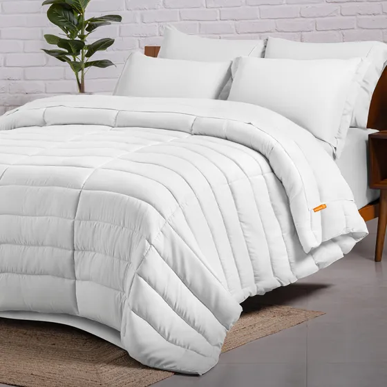 Set De 7 Pzas. Edredón Acolchado Con Fundas De Almohadas y Juego De Sábanas Dreamlab. Juego De Cama Completo. Hipoalergénico. Tamaño King Size, Blanco, Blanco