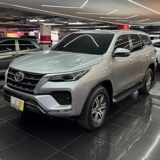 Toyota Fortuner 2024 2.4 Diésel Sr 4x2