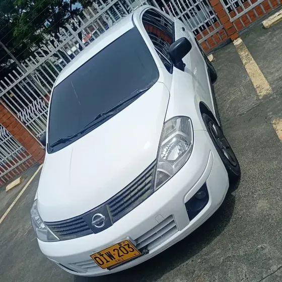 Nissan Tiida 2012 1.8 Emotion 5 P