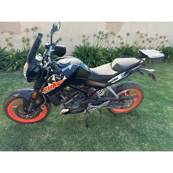 Ktm Duke 200 / Mod 2022 / 1800 Km