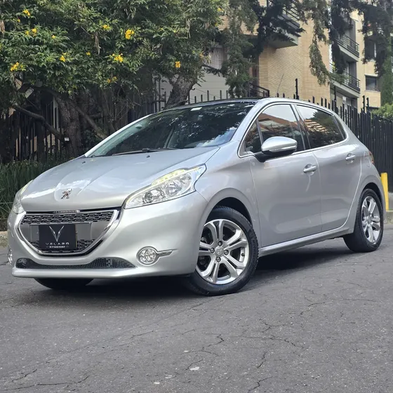 Peugeot 208 2013 1.6 Allure