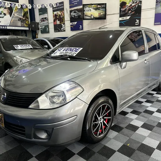 Nissan Tiida 2013 1.8 Mt Miio