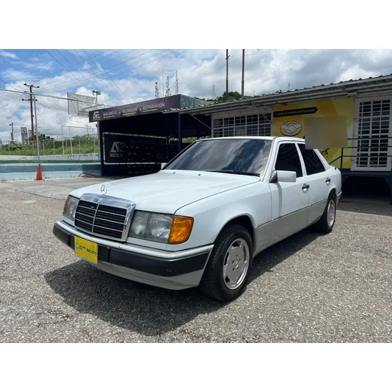 Mercedes-benz E-260 .
