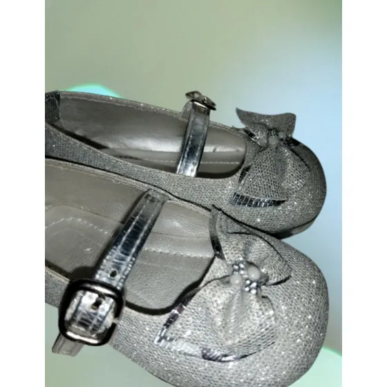 Zapatos Zapatillas De Niña (talla 19) Color Gris Plateado