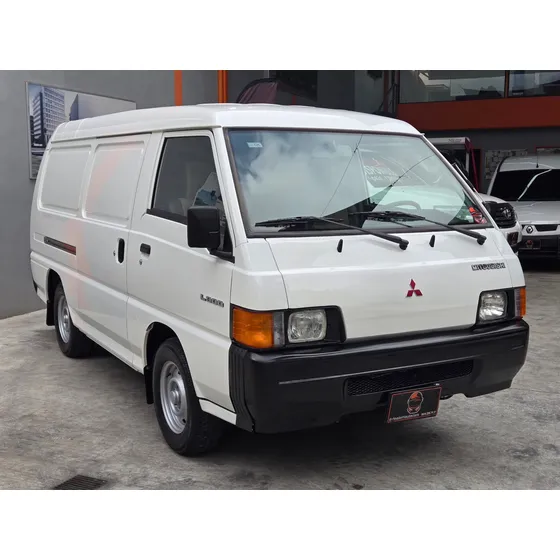 Mitsubishi Panel L300