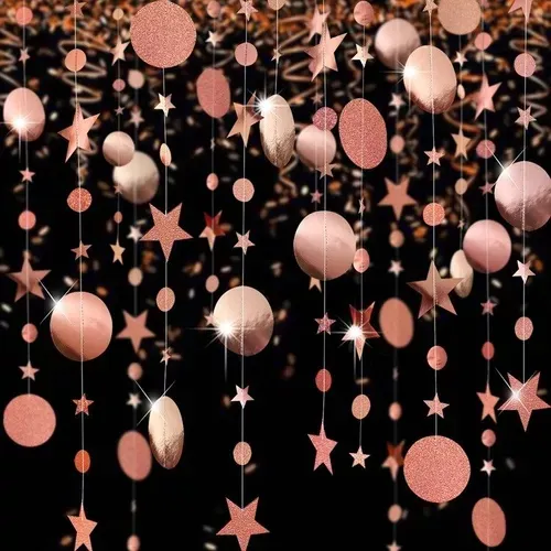 Enfeites De Natal De Papel No Formato Uma Árvore De Estrelas