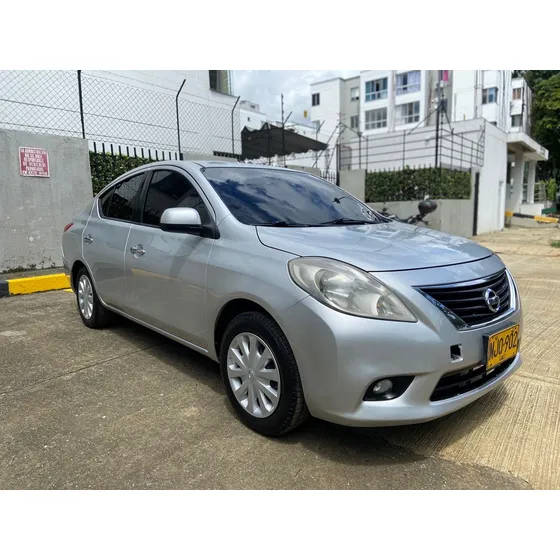 Nissan Versa 1.6 Sense