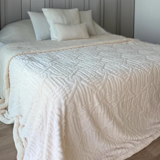 Cubrecama Invierno Amelie 2 1/2 Corderito Jacquard 240x220