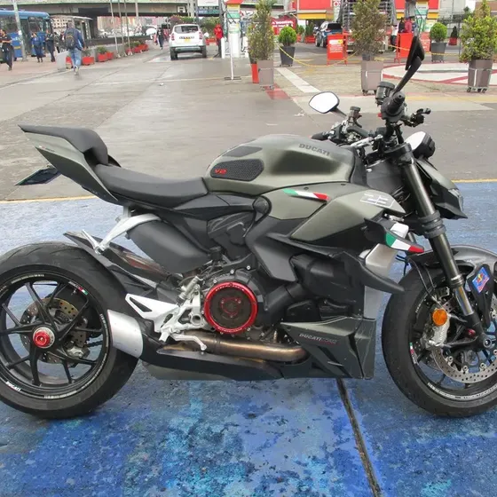 Ducati Streetfighter V2