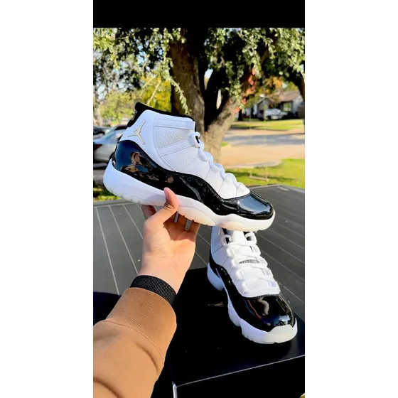 Zapas Jordan Retro 11 Gratitud Talle 42