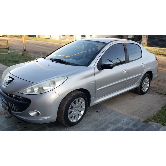 Peugeot 207 1.4 Sedan Hdi Xt