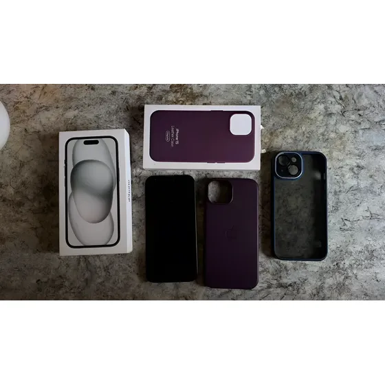Apple iPhone 15 128gb 6gb Preto - Usado - Com Duas Capas