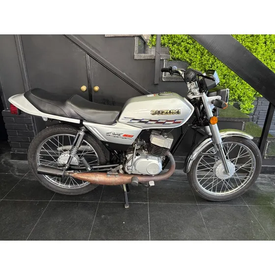 Suzuki Ax 100 Enfierrada