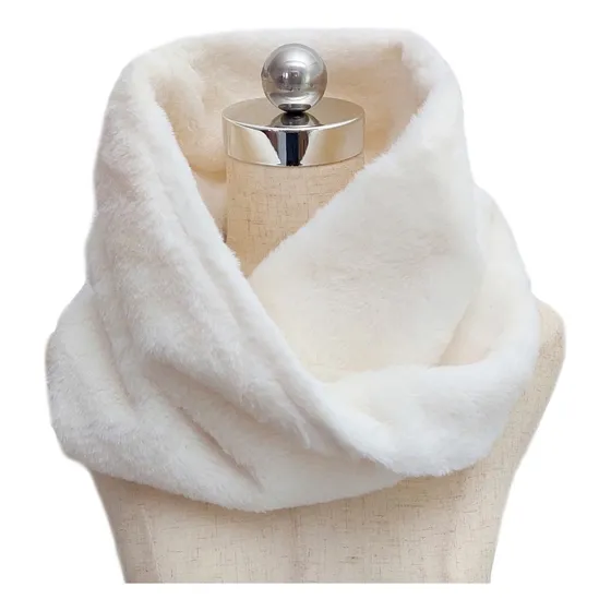 Cuello De Piel - Almodovar