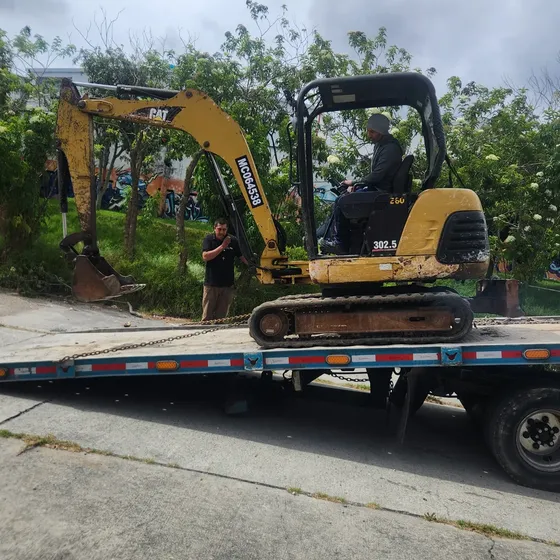 Caterpillar 302,5, Linea Humeda, Motor Original.