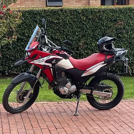 Honda Xre 300 Abs Color Rojo Rally. Incluye Accesorios