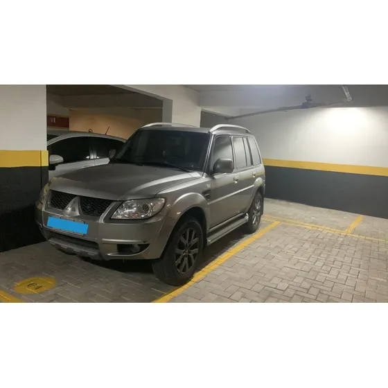 Mitsubishi Pajero Tr4 2.0 4x2 Flex Aut. 5p