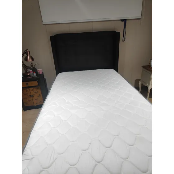 Cama De 1,5 Excelente Estado. Valor Conversable