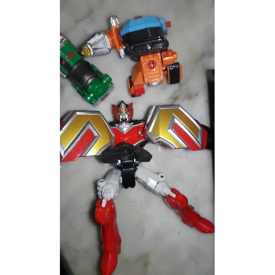 Robot Muñeco Figura  Usados En Bien Estado