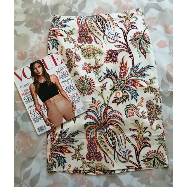 Hermosa Falda Zara. Bershka Shein Aldo Mango Nine West H&m