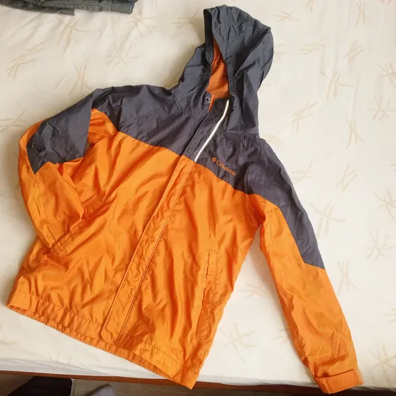 Chaqueta Original Columbia , Talla8-10 Para Niños. Usada