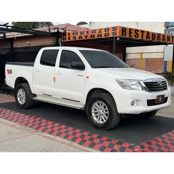 Toyota Hilux 2015 2.5 Diesel 4x4 Mt