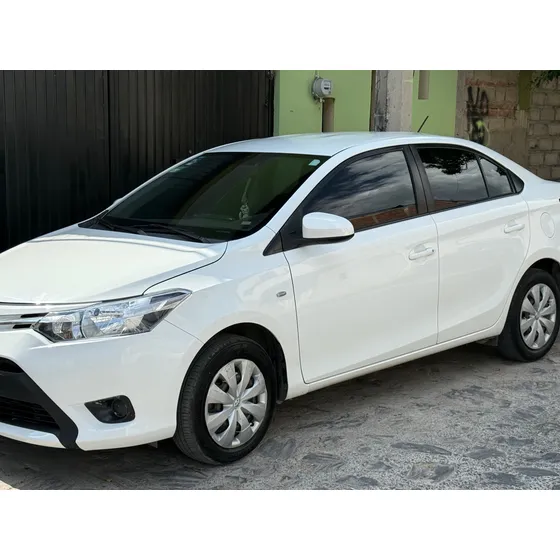 Yaris Toyota 1.5 Core Sedan Automatico