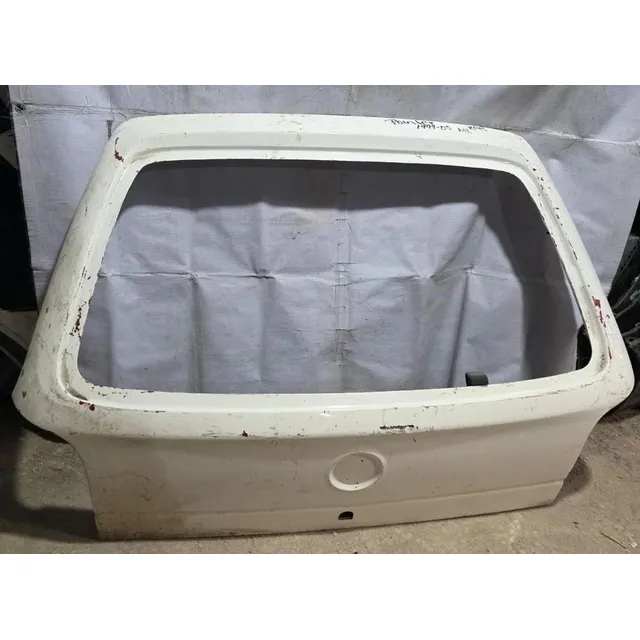 Tapa Cajuela Volkswagen Pointer 1999-2005 Original