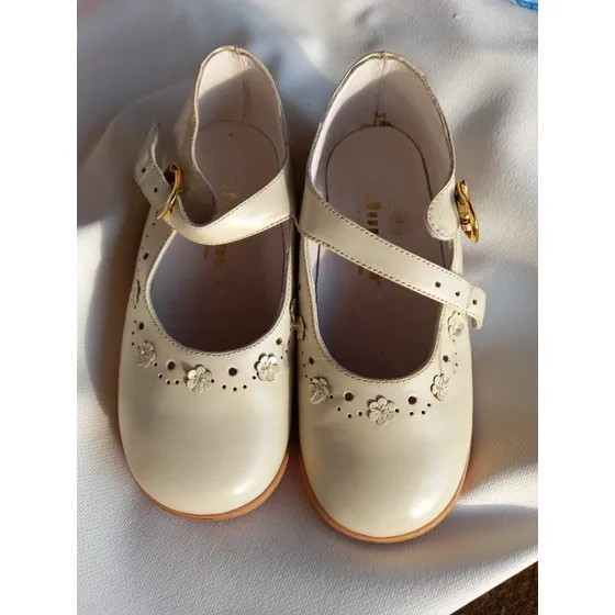 Bellos Zapatos De Niña Color Beige No 26