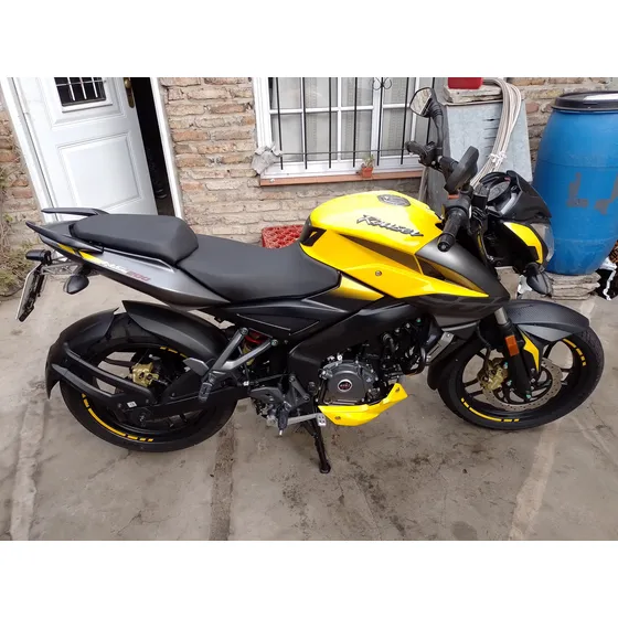 Rouser Ns 200