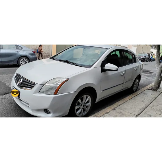 Nissan Sentra 2.0 Custom 6vel Mt