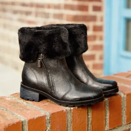 Bota Pegada Feminina Pelúcia Em Couro Cano Curto 281495 Preto Lisa 37 Br