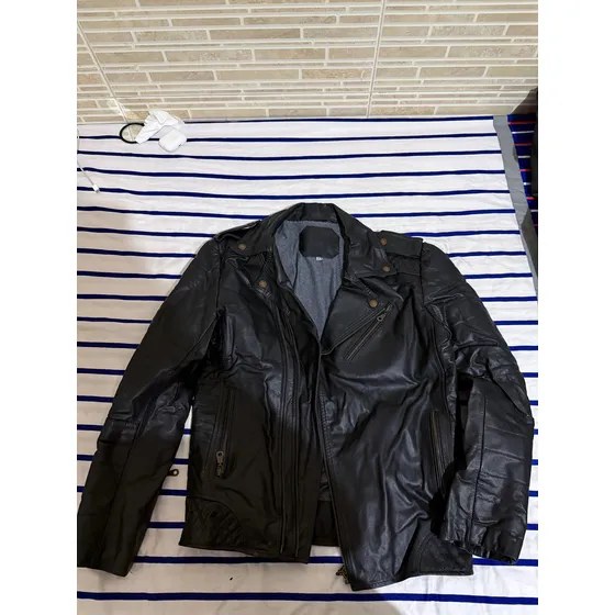 Chaqueta De Cuero Negro