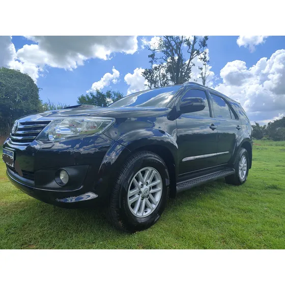 Toyota Hilux Sw4 3.0 Srv 5l 4x4 Aut. 5p