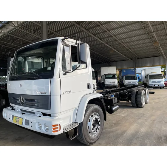 Mercedes Atron 1719 Trucado 03 Eixos 2014/2014 Doc Baú Revis