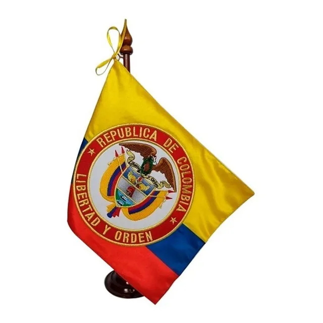 Bandera De Colombia Para Escritorio Con Asta Y Base D Madera