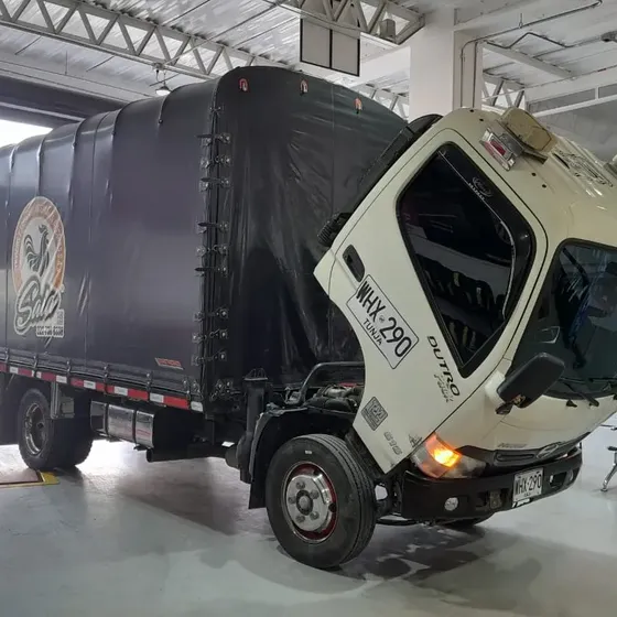 Hino 300 2017